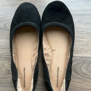 Amazon Essentials Women's Black Suede Flats
